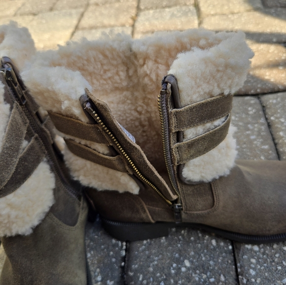 NWT UGG Australia Blayre Boot III in Dove - Picture 7 of 8